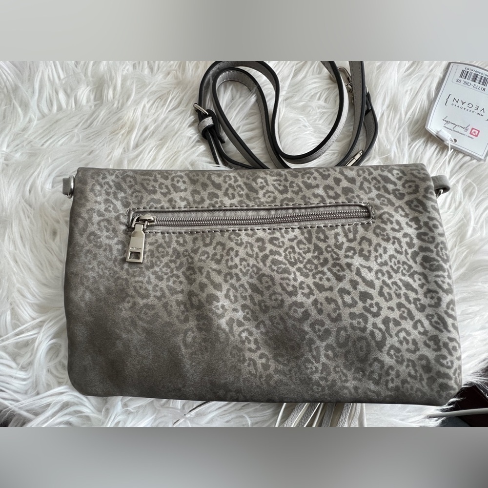 Brand new with tags Jen & Co. Gray Leopard Print Clutch/crossbody/wristlet - Picture 3 of 14